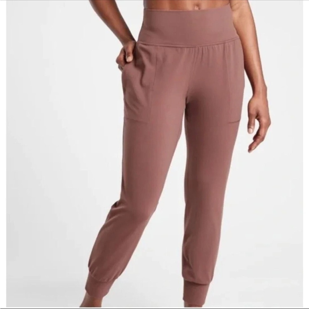 Athleta Salutation Jogger pants in Powervita medium